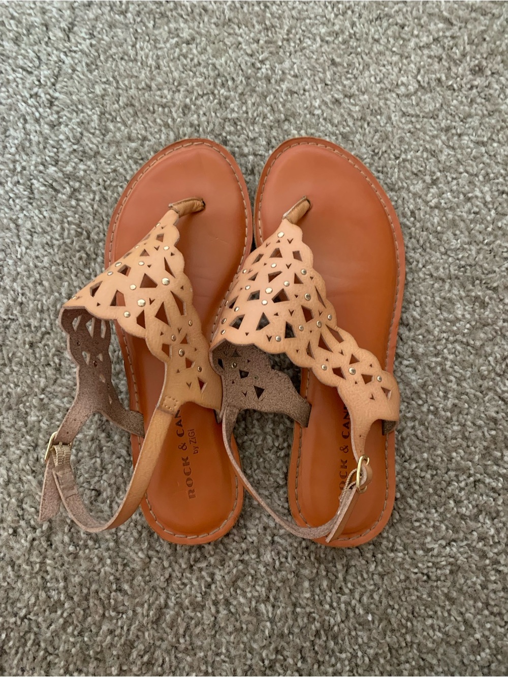 Rock and Candy Women's Tan Laser-Cut T Strap Sandals size 8 boho Zigi